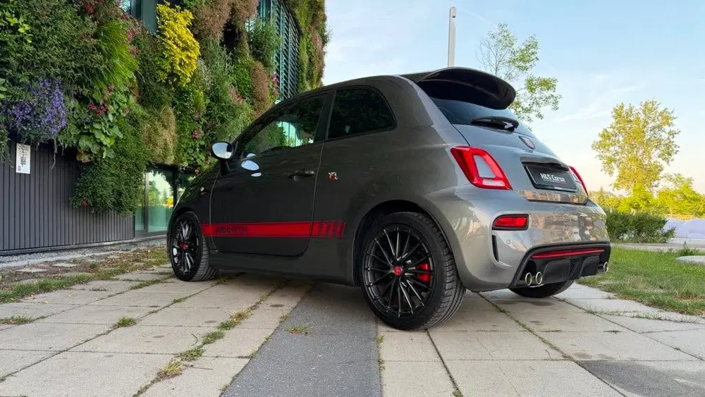 Abarth 695 1.4 T-Jet Abarth Competizione uit 2022, foto 4