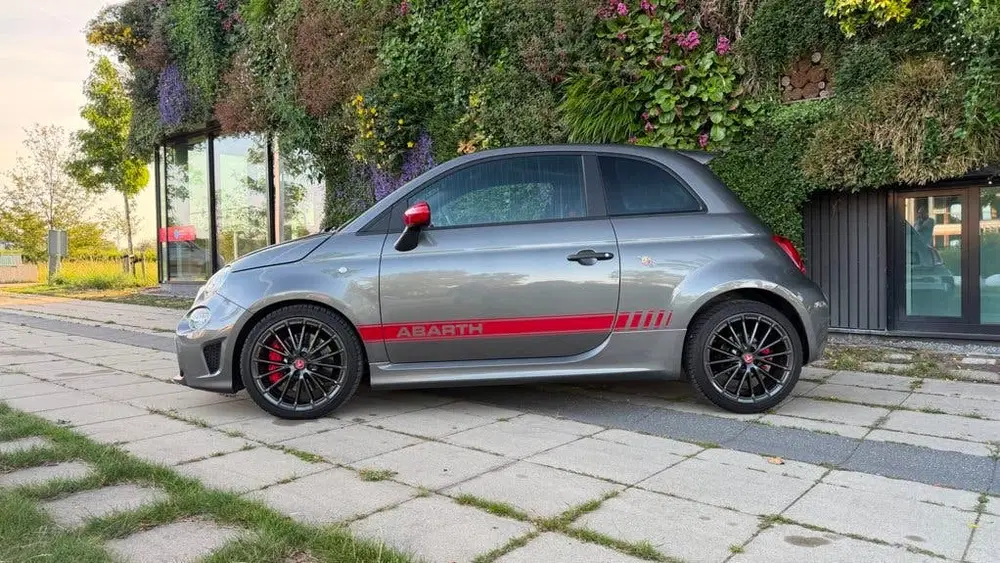 Abarth 695 1.4 T-Jet Abarth Competizione uit 2022, foto 5