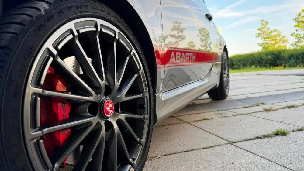 Abarth 695 1.4 T-Jet Abarth Competizione uit 2022, foto 8