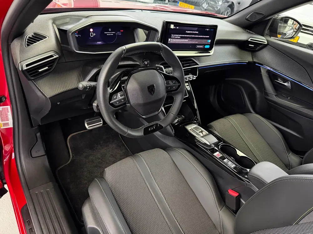 Peugeot 2008 1.2 Hybrid 145 GT CarPlay 360° Camera uit 2025, foto 3