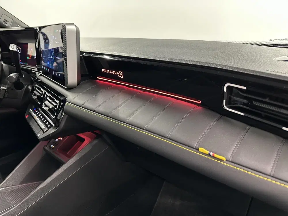 Renault 4 comfort range iconic 52 kWh 99 %SOH V2L CA uit 2025, foto 15