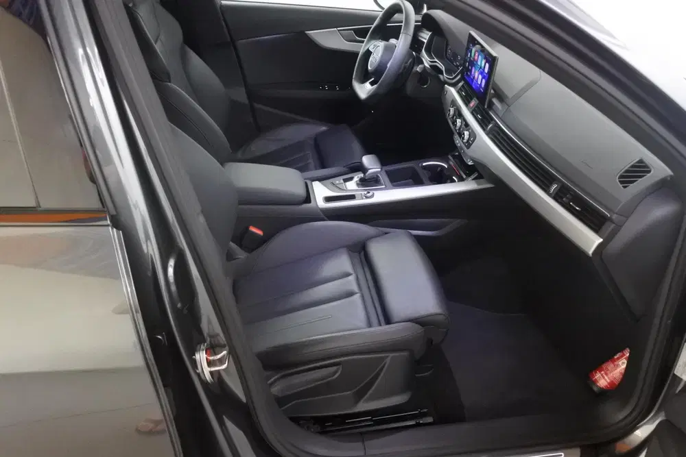 Audi A4 35 TFSi S-Line S-dak 19" uit 2024, foto 6