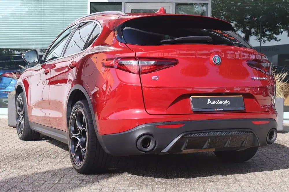 Alfa Romeo Stelvio 2.0 280pk AT AWD B-Tech uit 2019, foto 2