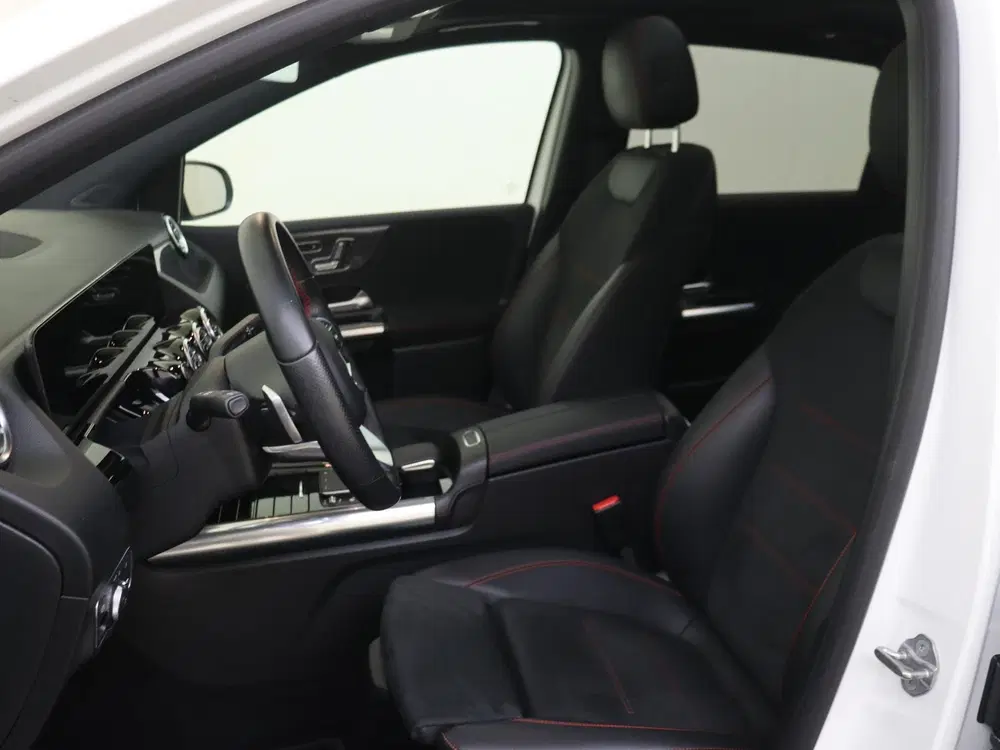 Mercedes-Benz B-Klasse 200 Business Solution AMG uit 2021, foto 15
