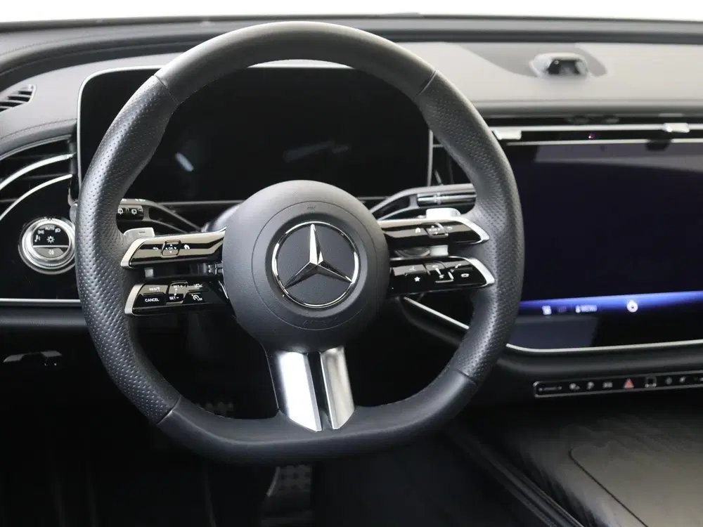 Mercedes-Benz E-Klasse 300 e AMG Line Panoramadak uit 2025, foto 10
