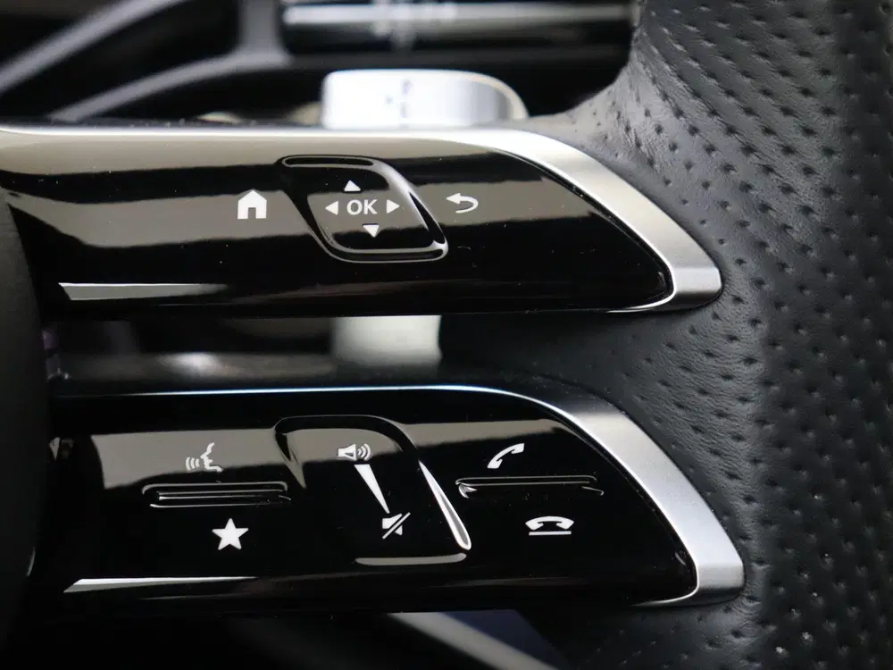 Mercedes-Benz E-Klasse 300 e AMG Line Panoramadak uit 2025, foto 14