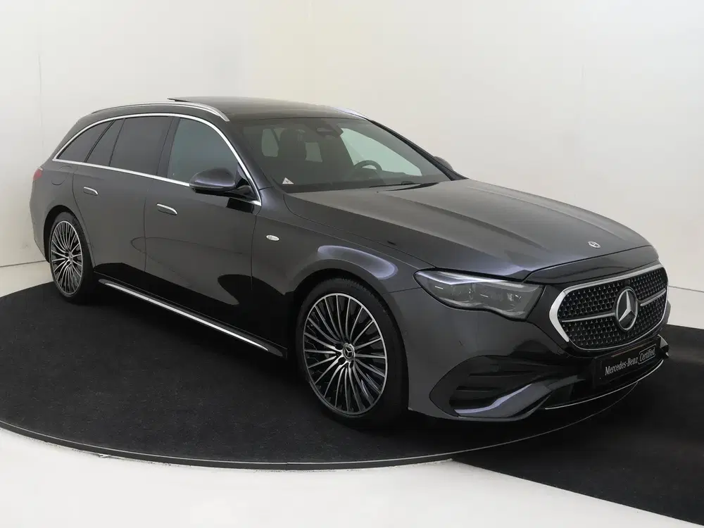 Mercedes-Benz E-Klasse 300 e AMG Line Panoramadak uit 2025, foto 2