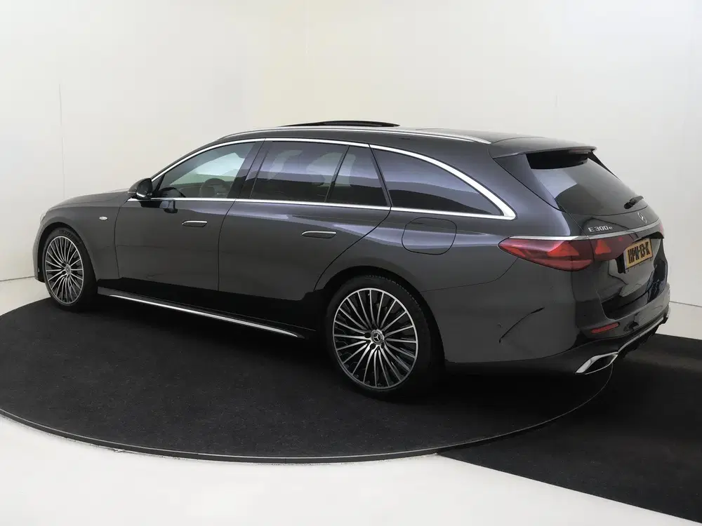 Mercedes-Benz E-Klasse 300 e AMG Line Panoramadak uit 2025, foto 3
