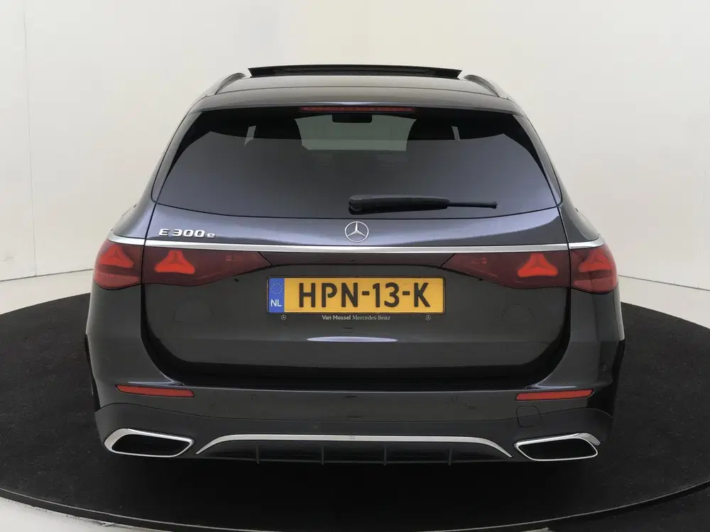 Mercedes-Benz E-Klasse 300 e AMG Line Panoramadak uit 2025, foto 7