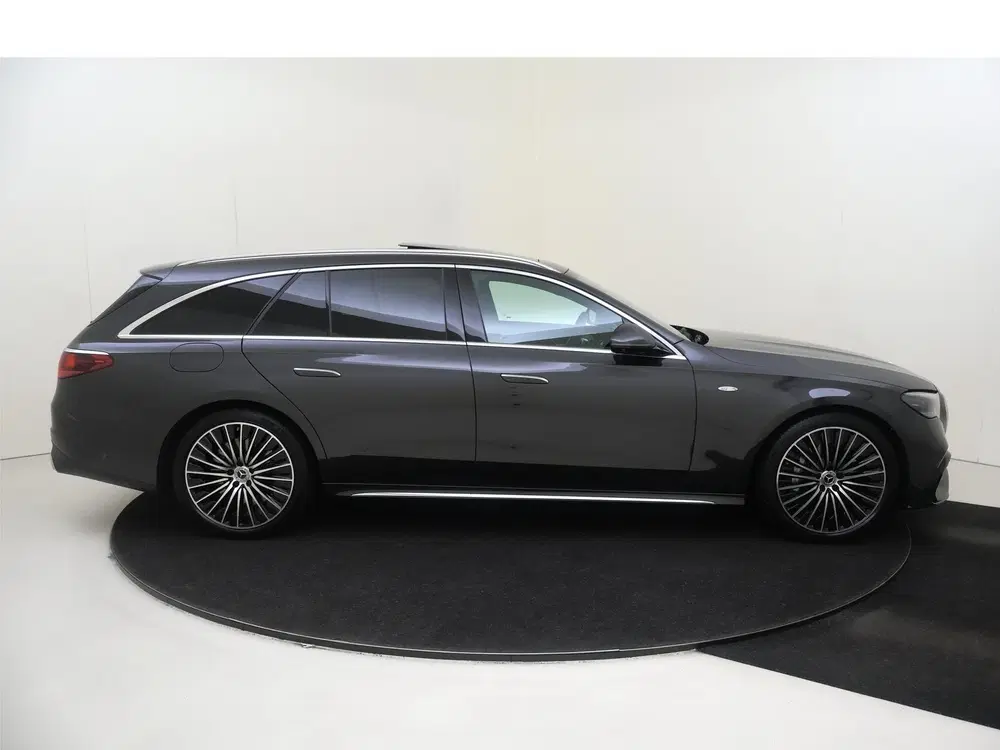 Mercedes-Benz E-Klasse 300 e AMG Line Panoramadak uit 2025, foto 9