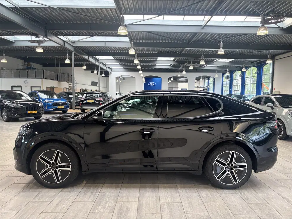 Ford Capri Premium Standard Range RWD 52 kWh 190pk uit 2025, foto 2