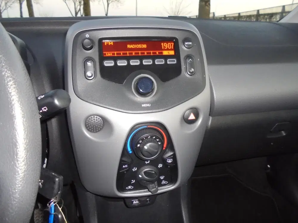 Peugeot 108 Peugeot 108 1.0 benzine 5 deurs airco 88.0 uit 2019, foto 6