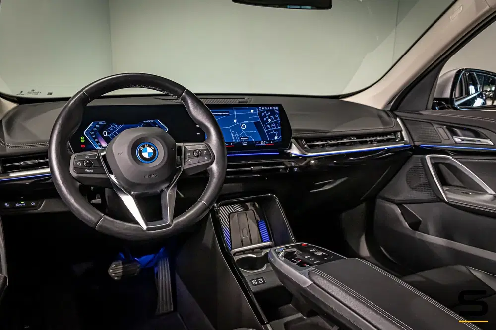 BMW iX1 XDrive30 Launch Edition 67 kWh uit 2022, foto 9