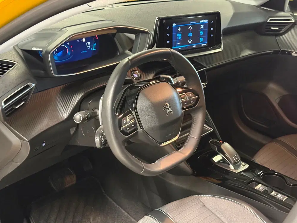 Peugeot 208 1.2 101PK Allure Pack Automaat uit 2021, foto 2