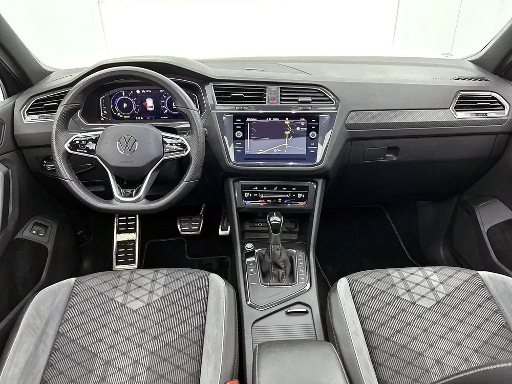 Volkswagen Tiguan 1.4 TSI eHybrid R-Line Business uit 2022, foto 2