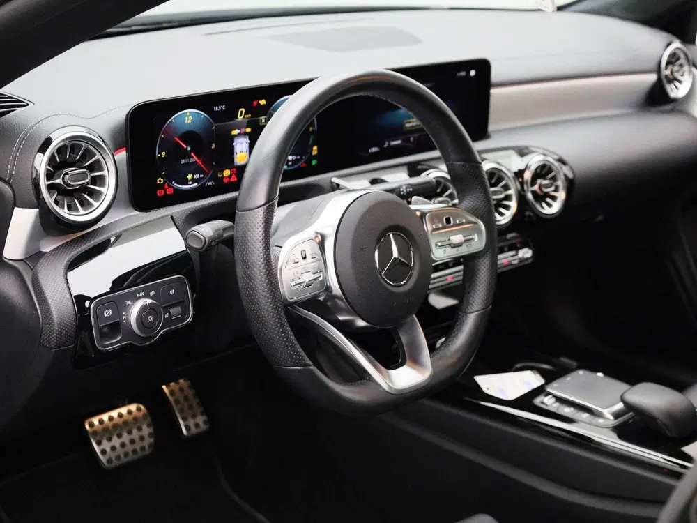 Mercedes-Benz CLA 250 e AMG Line uit 2023, foto 2