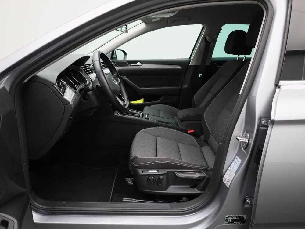 Volkswagen Passat 1.5 TSI Business uit 2023, foto 9