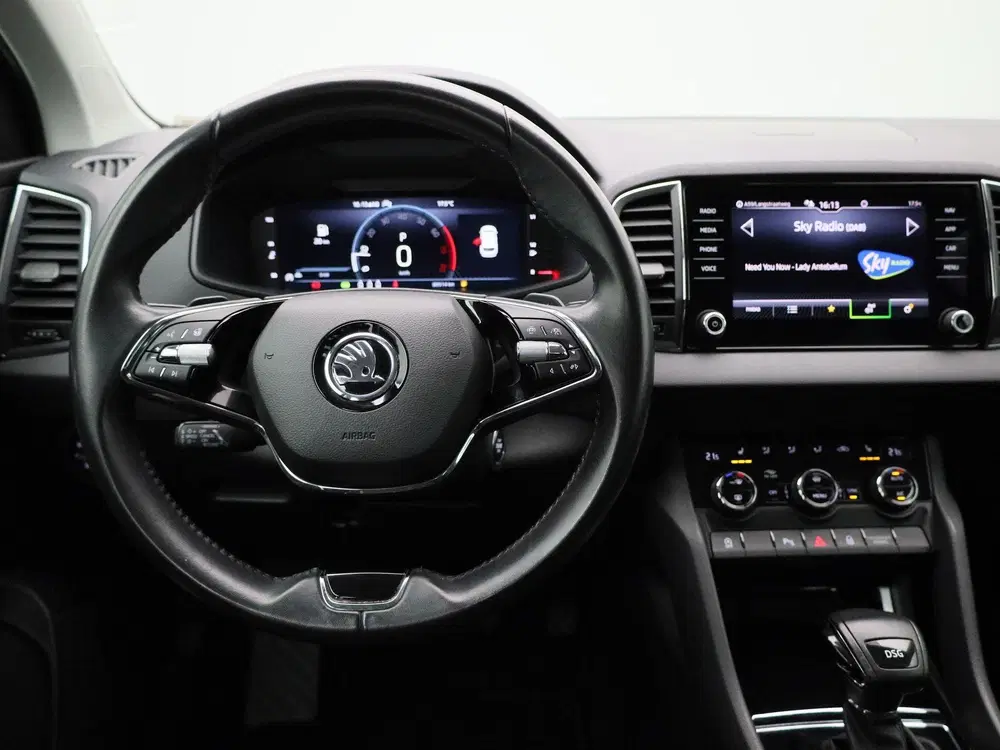 Skoda Karoq 1.5 TSI ACT Business Edition uit 2022, foto 2