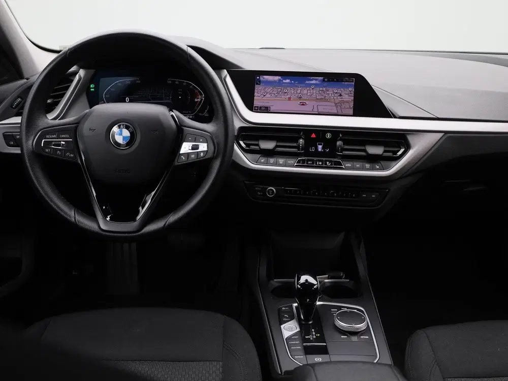 BMW 1-serie 116i Executive uit 2022, foto 2