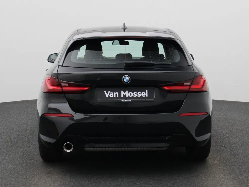 BMW 1-serie 116i Executive uit 2022, foto 6