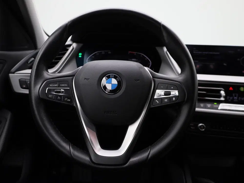 BMW 1-serie 118i Business Edition uit 2021, foto 2