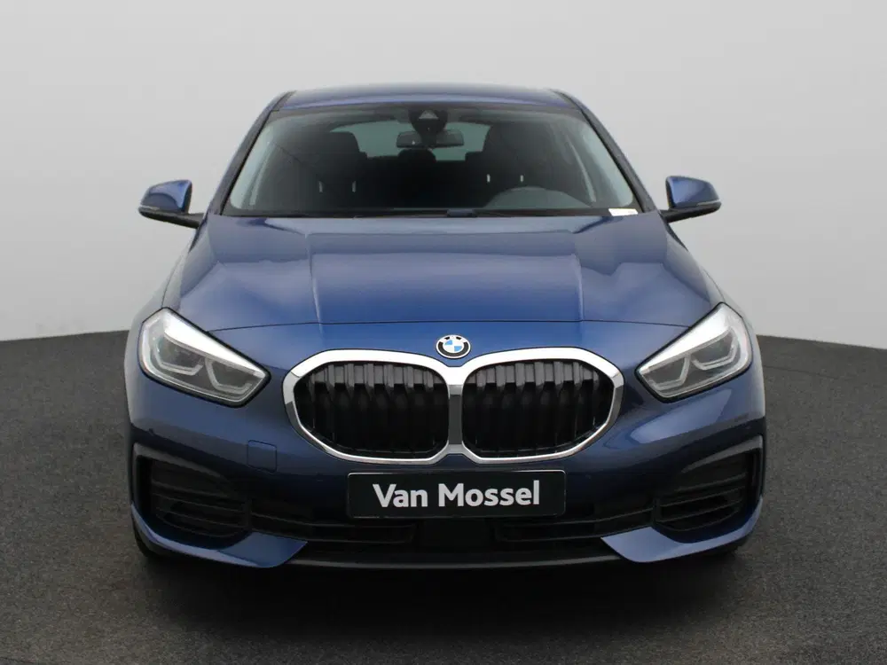 BMW 1-serie 118i Business Edition uit 2021, foto 4