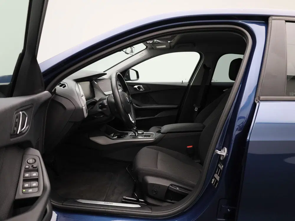 BMW 1-serie 118i Business Edition uit 2021, foto 9