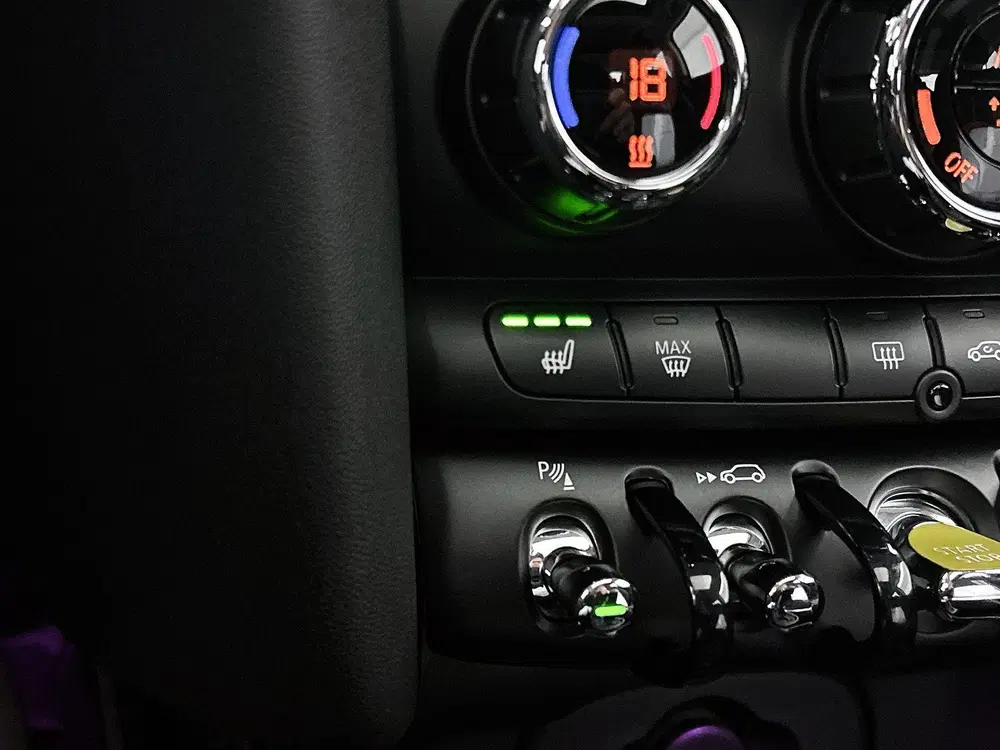 Mini Electric Essential 33 kWh uit 2022, foto 11
