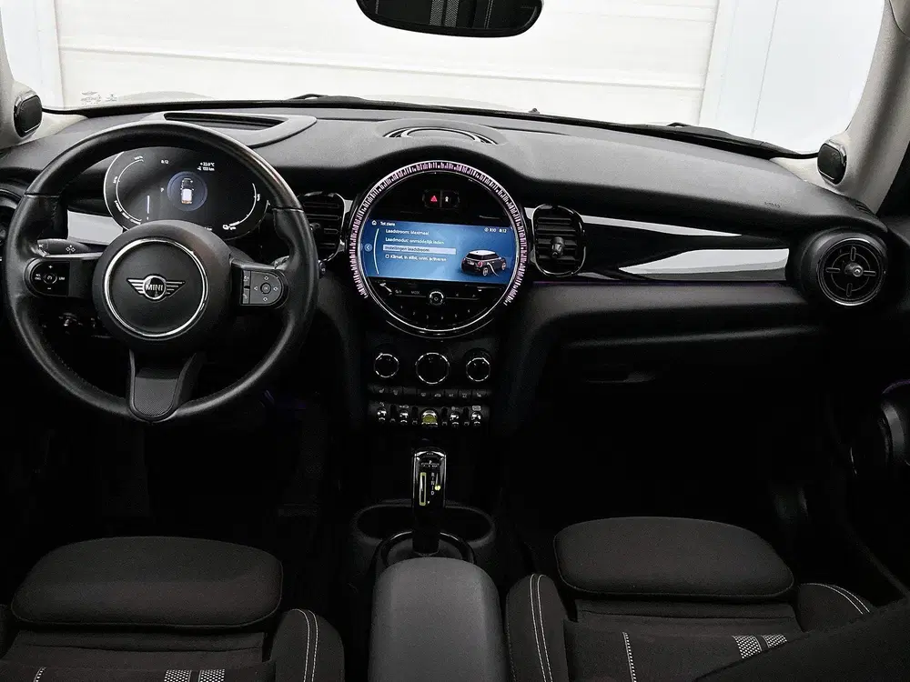 Mini Electric Essential 33 kWh uit 2022, foto 2