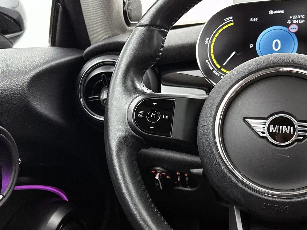 Mini Electric Essential 33 kWh uit 2022, foto 9