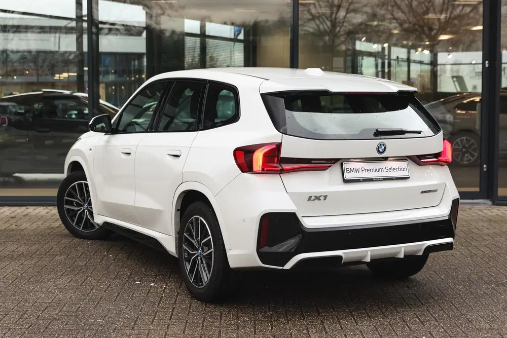 BMW iX1 eDrive20 M Sport uit 2024, foto 2