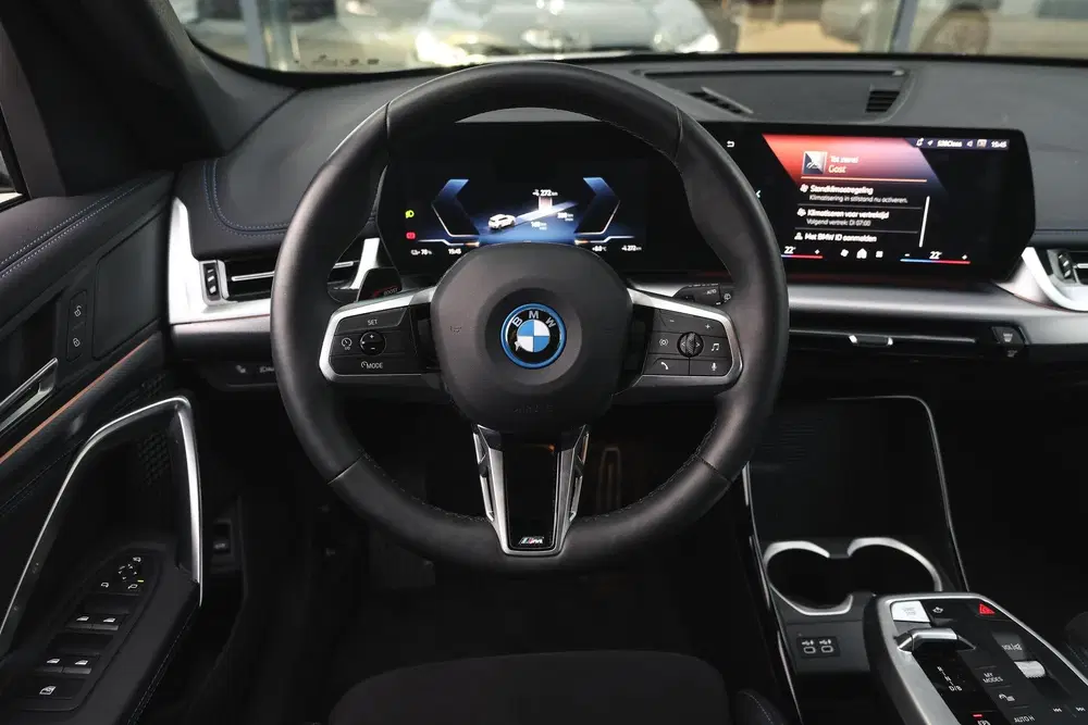 BMW iX1 eDrive20 M Sport uit 2024, foto 3