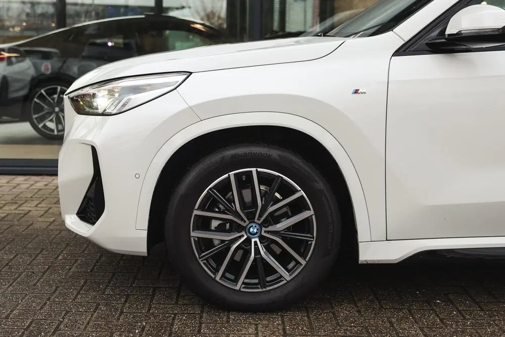 BMW iX1 eDrive20 M Sport uit 2024, foto 4