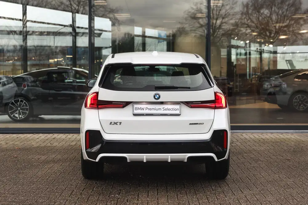 BMW iX1 eDrive20 M Sport uit 2024, foto 6