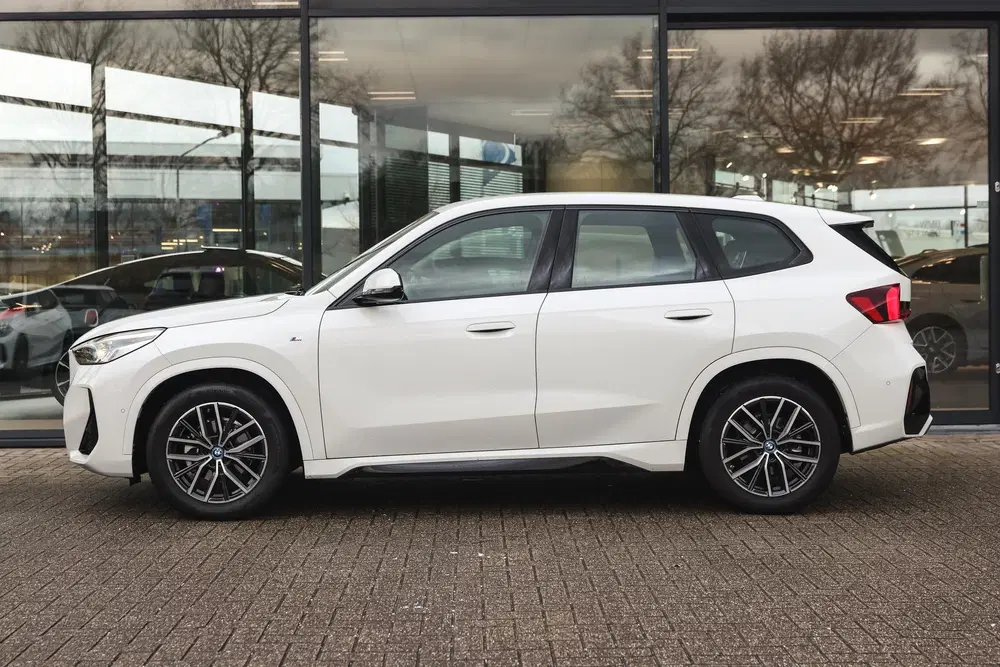BMW iX1 eDrive20 M Sport uit 2024, foto 7