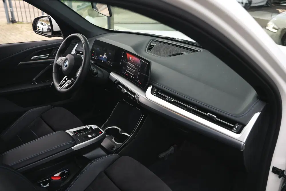 BMW iX1 eDrive20 M Sport uit 2024, foto 8