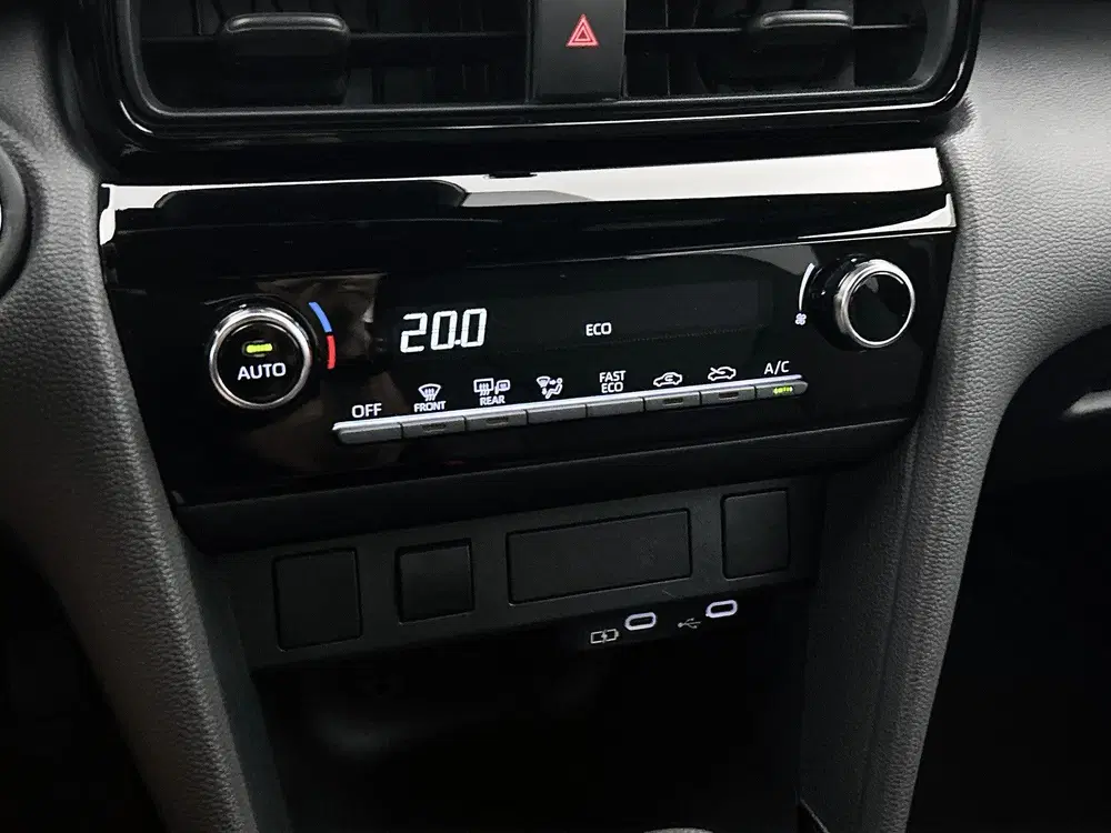 Toyota Yaris Cross 1.5 Hybrid 115 First Edition uit 2025, foto 13