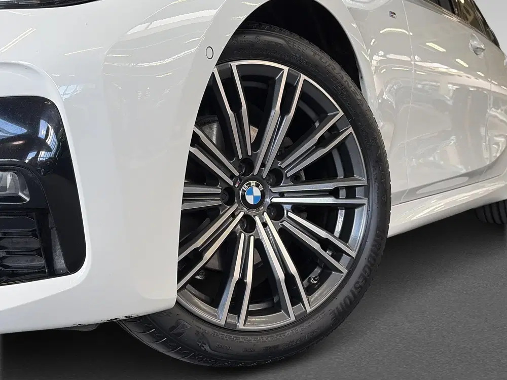 BMW 3-serie 320i Business Edition uit 2022, foto 11