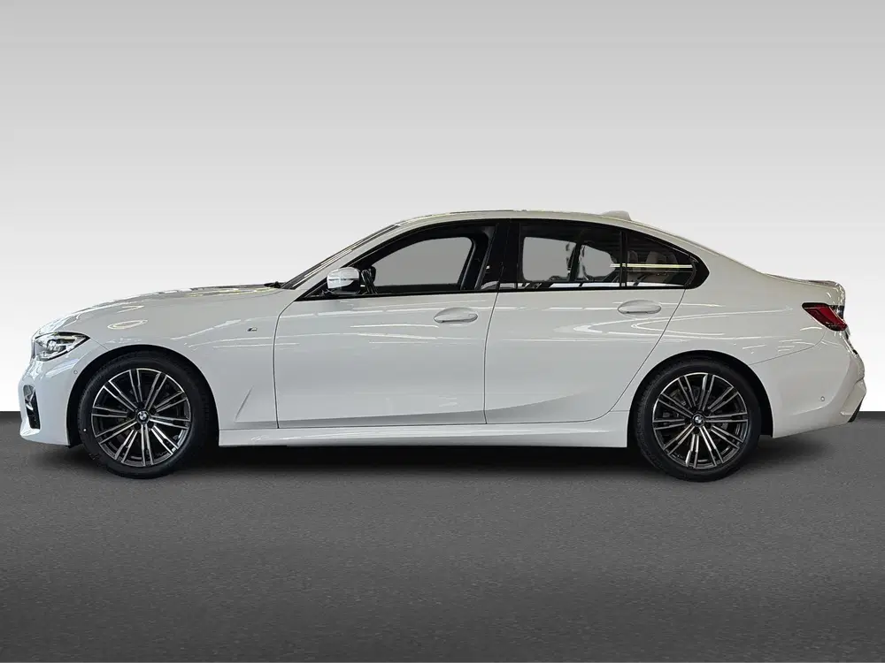 BMW 3-serie 320i Business Edition uit 2022, foto 2