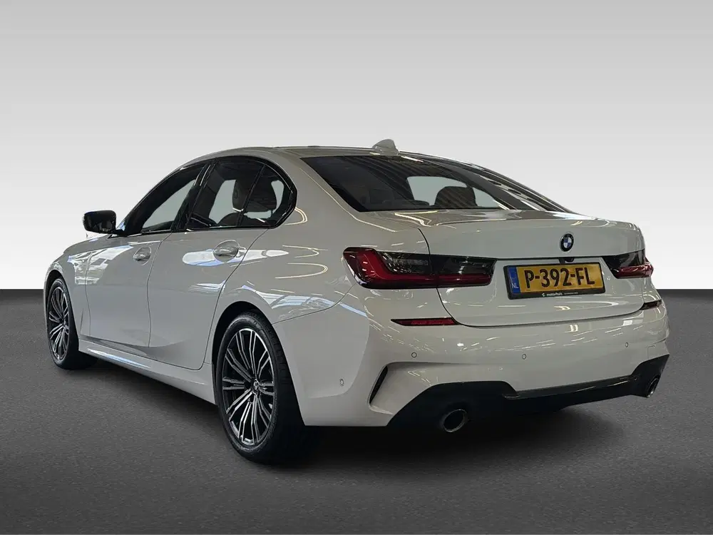 BMW 3-serie 320i Business Edition uit 2022, foto 3