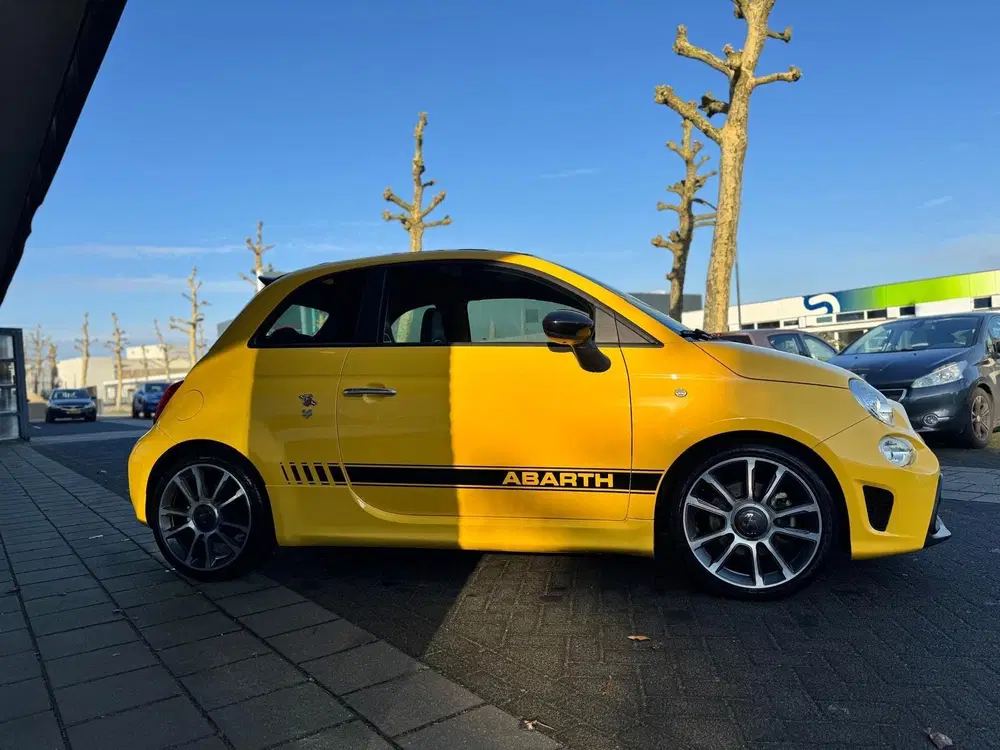 Abarth 595 1.4 T-Jet Abarth Turismo 70th Anniversary uit 2020, foto 14