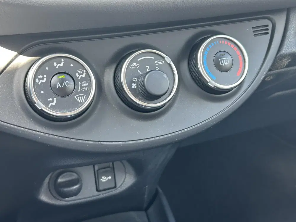 Toyota Yaris 1.0 VVT-i Connect uit 2020, foto 9