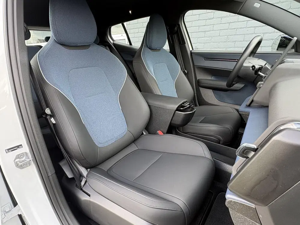 Volvo EX30 Single Motor Extended Range Plus 69 kWh uit 2025, foto 5
