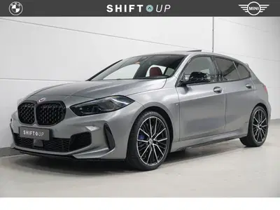BMW 1-serie M135i xDrive Panoramadak uit 2022