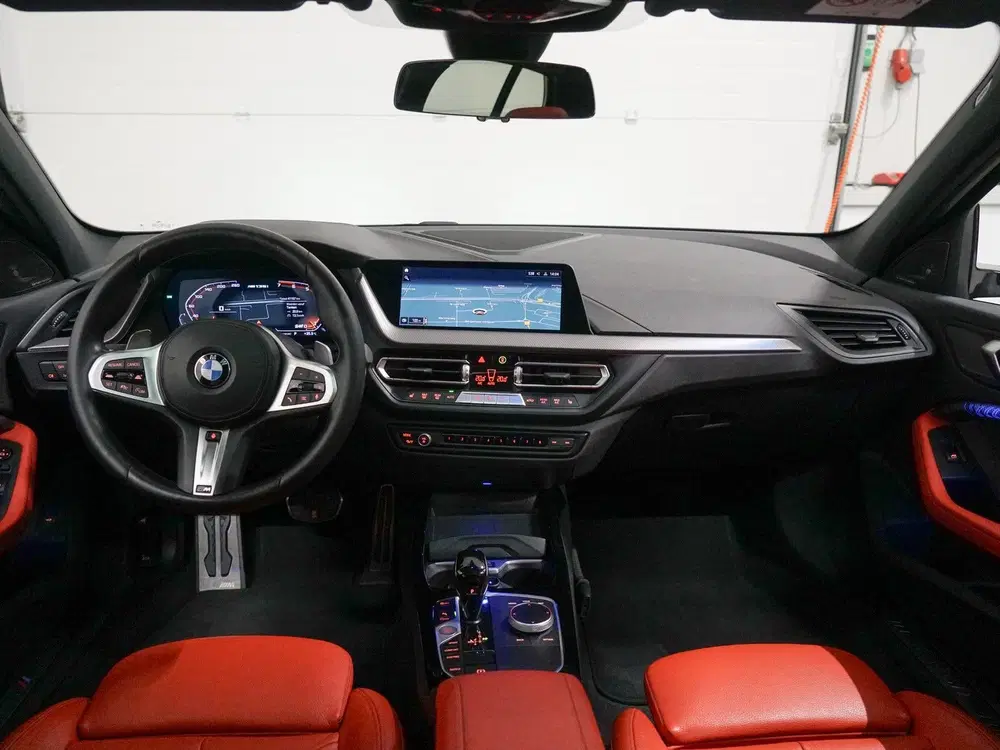 BMW 1-serie M135i xDrive Panoramadak uit 2022, foto 10