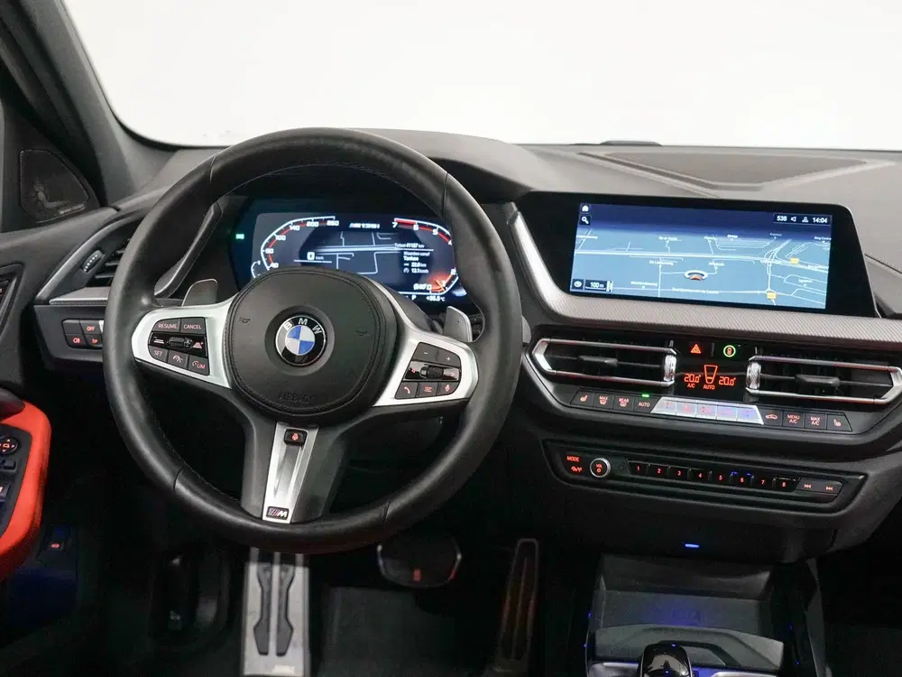 BMW 1-serie M135i xDrive Panoramadak uit 2022, foto 11