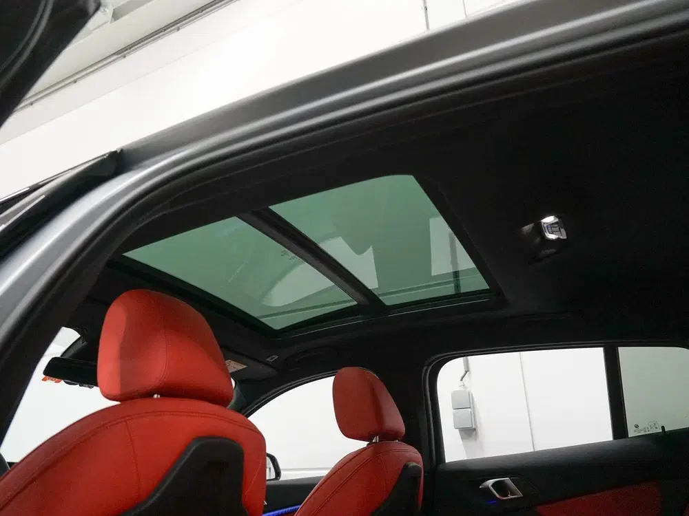 BMW 1-serie M135i xDrive Panoramadak uit 2022, foto 12