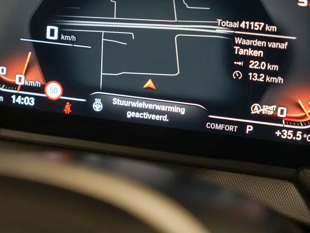 BMW 1-serie M135i xDrive Panoramadak uit 2022, foto 15