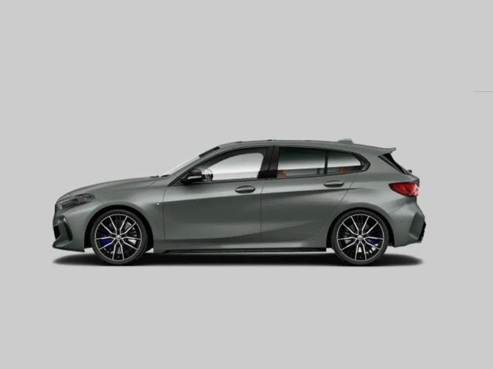 BMW 1-serie M135i xDrive Panoramadak uit 2022, foto 5