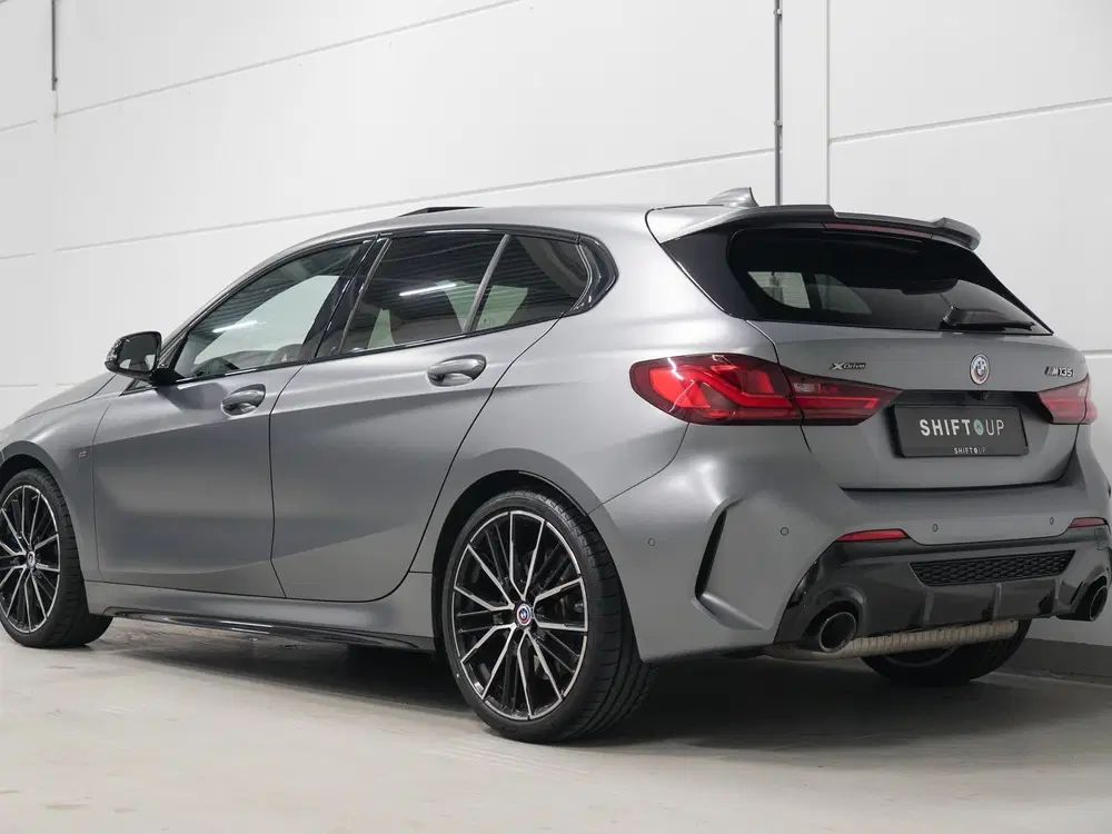 BMW 1-serie M135i xDrive Panoramadak uit 2022, foto 7